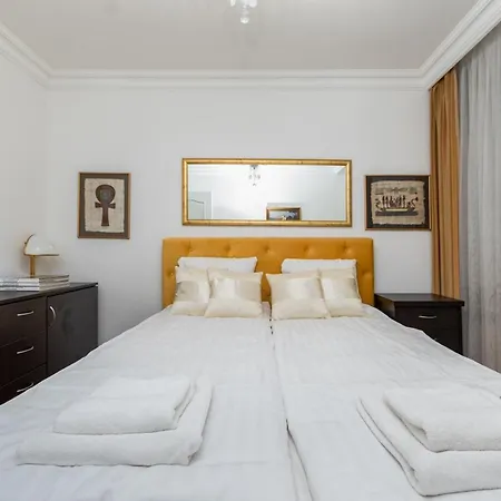 Chmielna 104 By Homeprime Apartment *